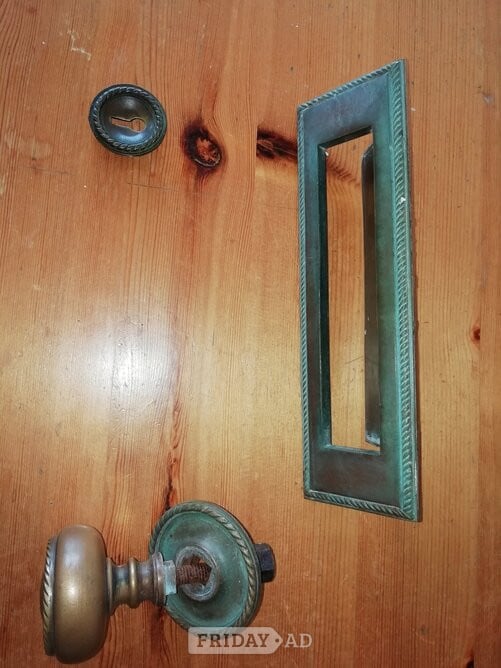 Letterbox, door handle & key escutcheon in solid brass - Antiques & Collectables in Hove