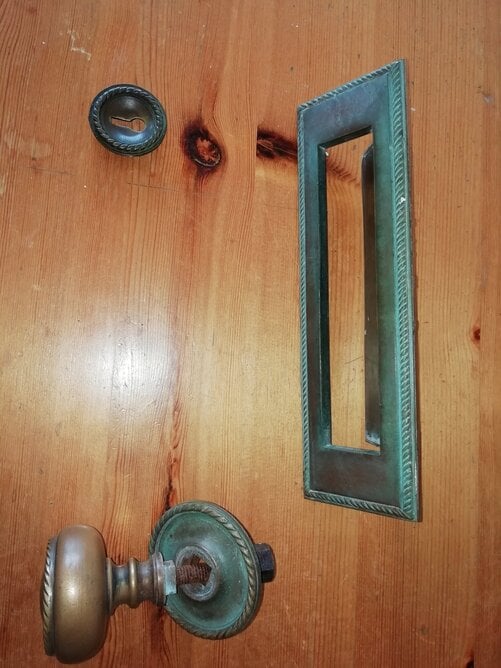 Letterbox, door handle & key escutcheon in solid brass - Antiques & Collectables in Hove