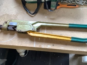 Electrical hand crimper