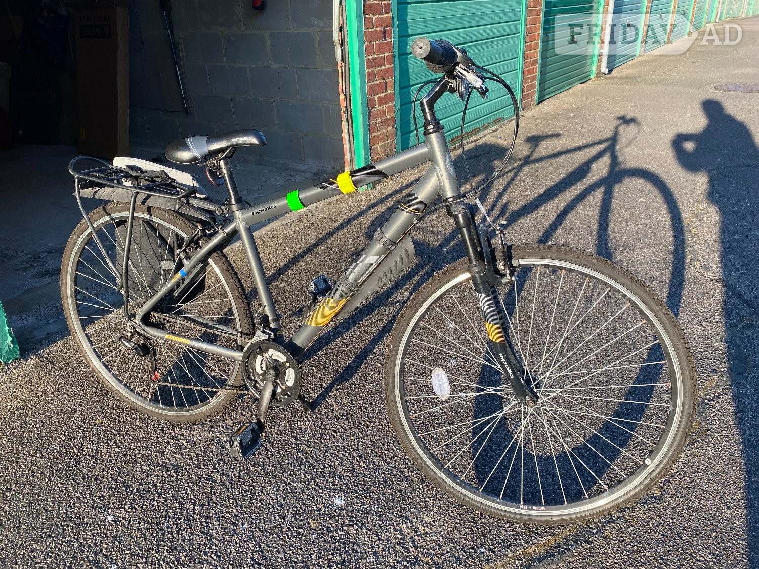 Halfords Bicycle:  APOLLO GURU 2018 18 Hybrid 