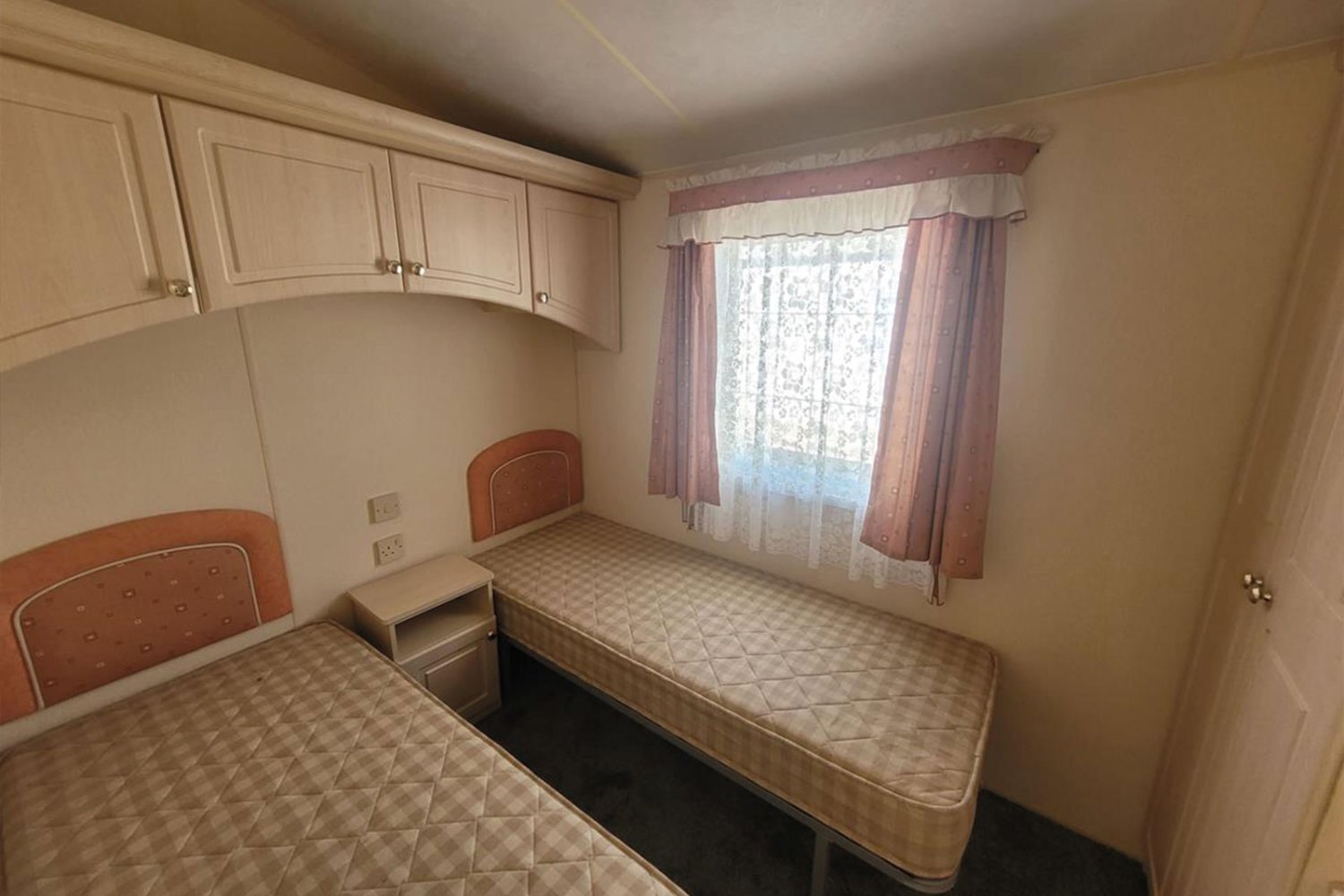 Luxury Holiday Home with beautiful lake views - Holiday Homes
