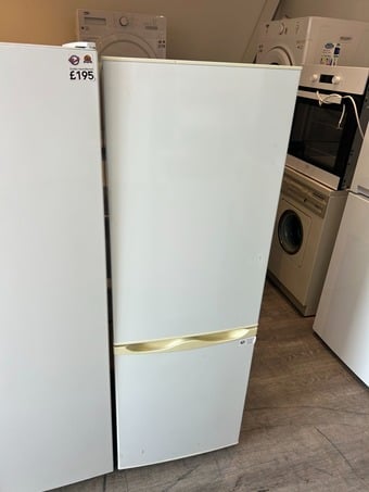 ESSENTIALS 60/40 FRIDGE FREEZER