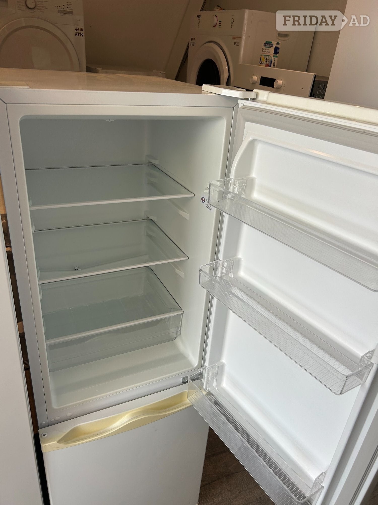 ESSENTIALS 60/40 FRIDGE FREEZER