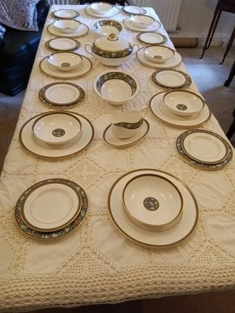 Royal Doulton fine bone china 8 settings dinner service