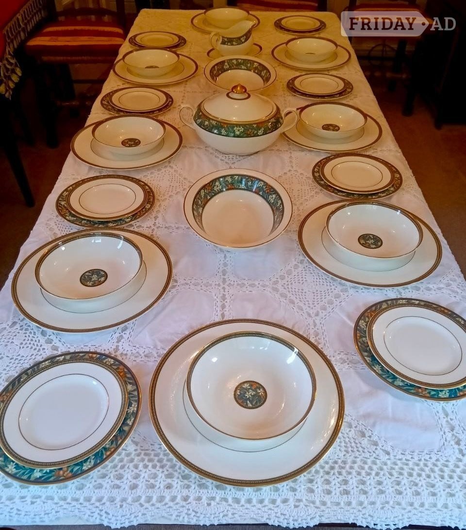 Crowborough Royal Doulton fine bone china 8 settings dinner service