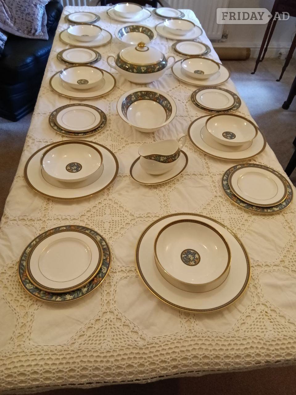 Royal Doulton fine bone china 8 settings dinner service in Crowborough