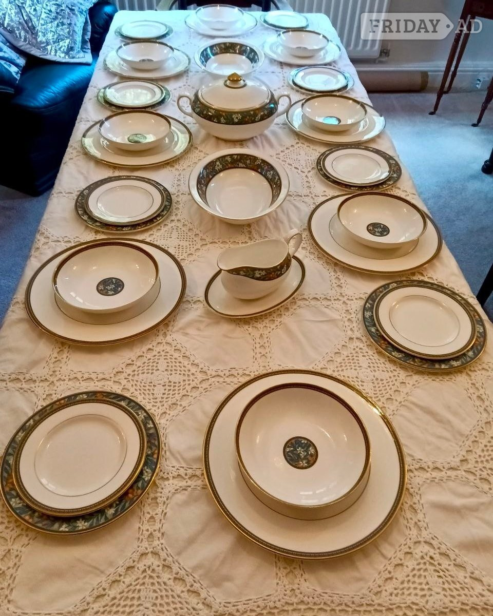 Royal Doulton fine bone china 8 settings dinner service