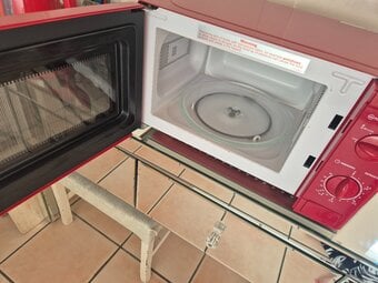 Red microwave, good condition 