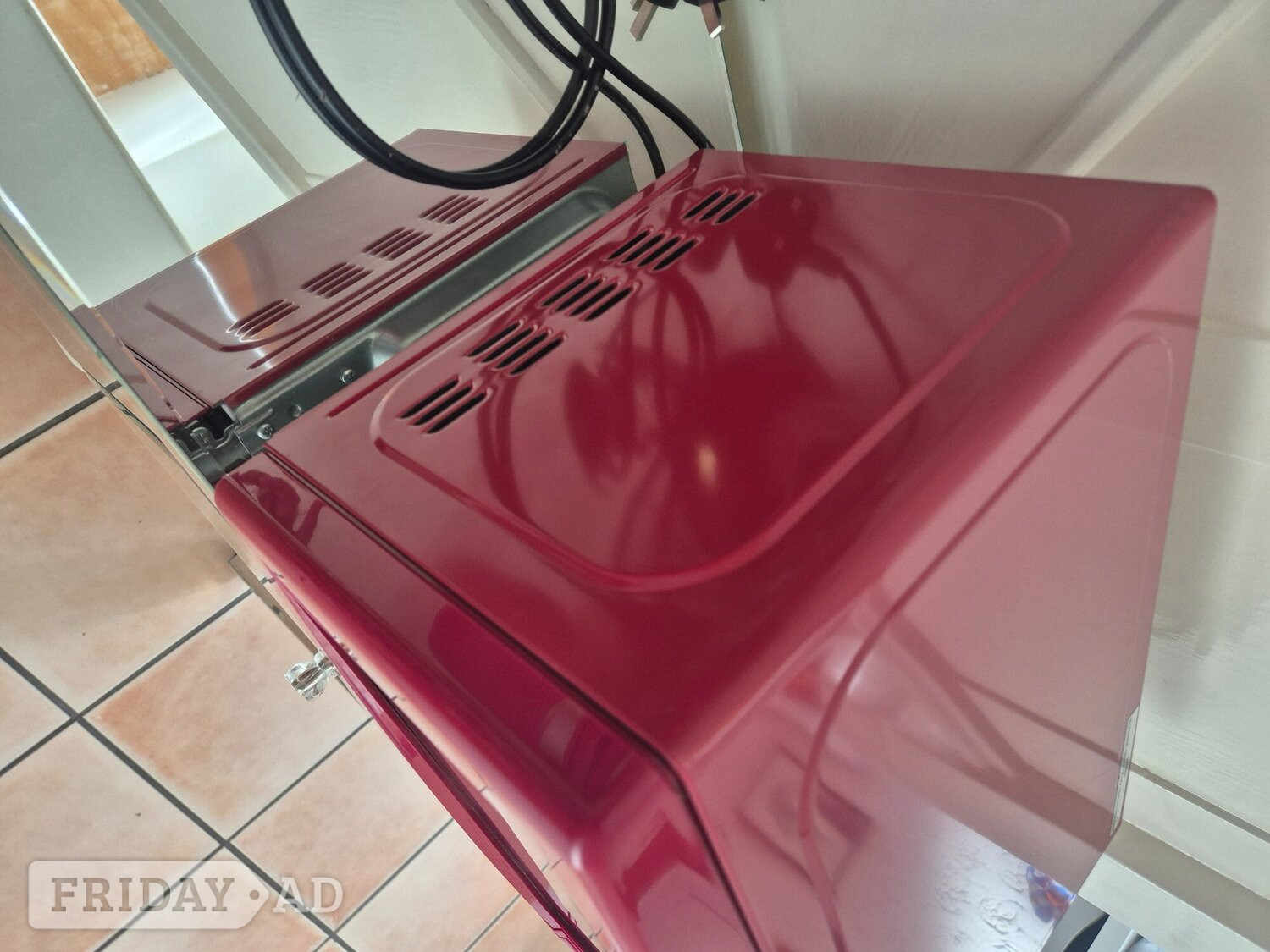 Red microwave, good condition  - Home Appliances in Brighton