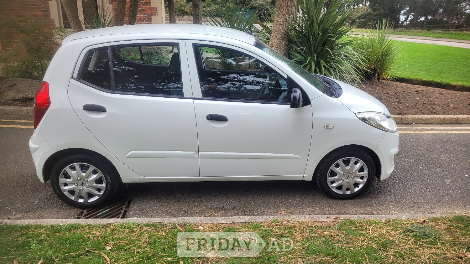 HYUNDAI i10 1.2 CLASSIC 5 DOOR 2012,62000,£20 ROADTAX £3495 - Cars