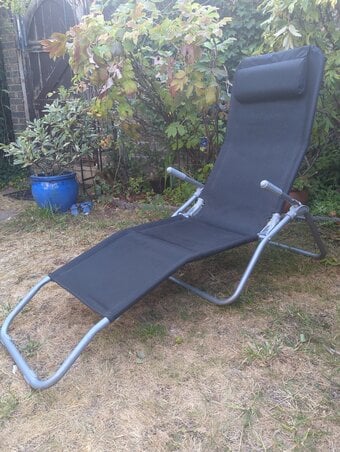 Reclining garden chair/ sun lounger  