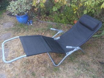 Reclining garden chair/ sun lounger  