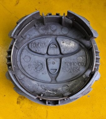 Toyota Auris Genuine Wheel Cap 42603-48130