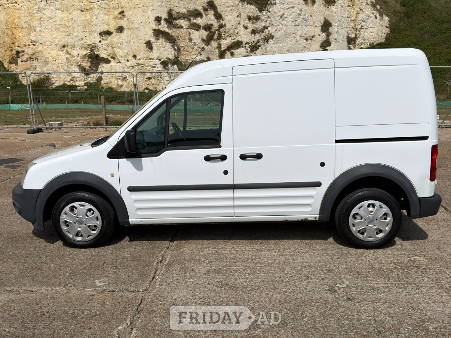 [ berth ]Ford Transit Connect