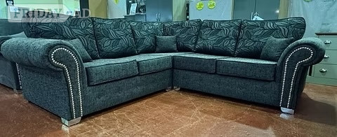 2 CORNER 2 OAKLAND SOFA IN DUNDEE BLACK WITH FLOWER
