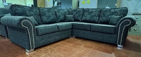 2 CORNER 2 OAKLAND SOFA IN DUNDEE BLACK WITH FLOWER