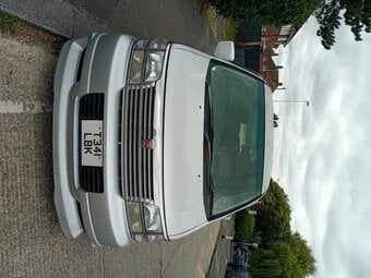 Nissan Elgrand Highway Star, import 1999. 8 seater, chairs swivel