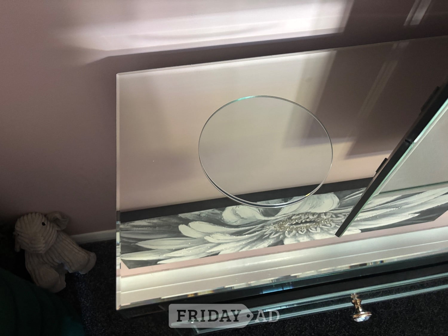 Mirrored dressing table in very good condition in Southampton