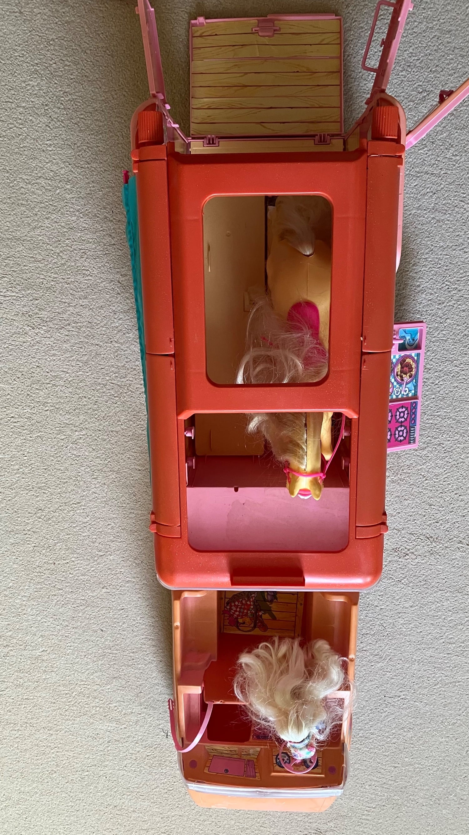 Barbie Car, Horse & Trailer, Equestrian Centre and 1x Barbie.  - Baby & Kids