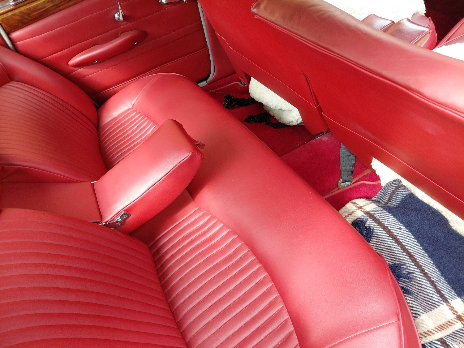8JAGUAR S.TYPE 1966 MANUAL OVERDRIVE  - Cars in Cheltenham