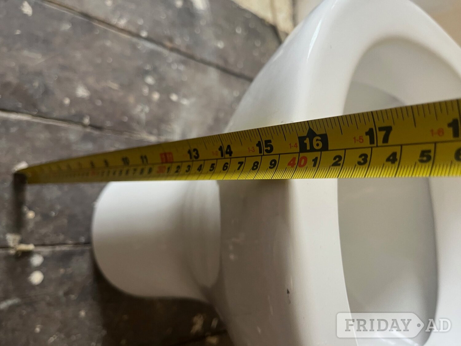 Corner Loo/ Corner Toilet Bowl with Sistern - Home Decor in St. Leonards-On-Sea