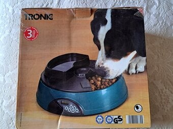 AUTOMATIC PET FEEDER FOR CATS & DOGS WITH VOICE RECORDING. UNUSED