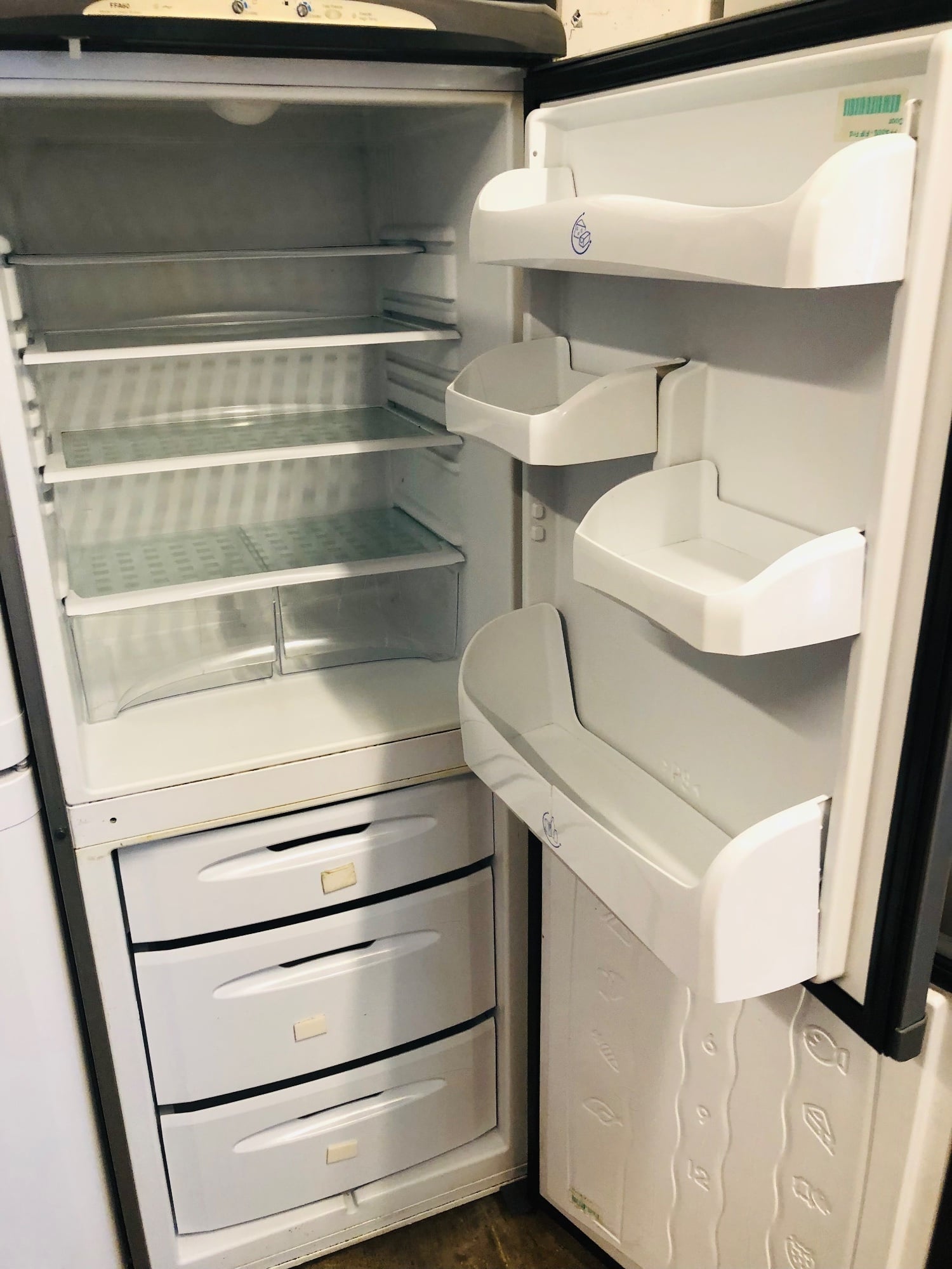Hotpoint frost free fridge freezer-silver 
