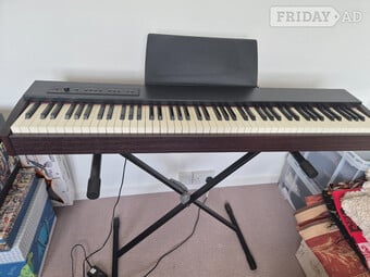 ROLAND DIGITAL PIANO F20 INCLUDING STAND & PEDAL