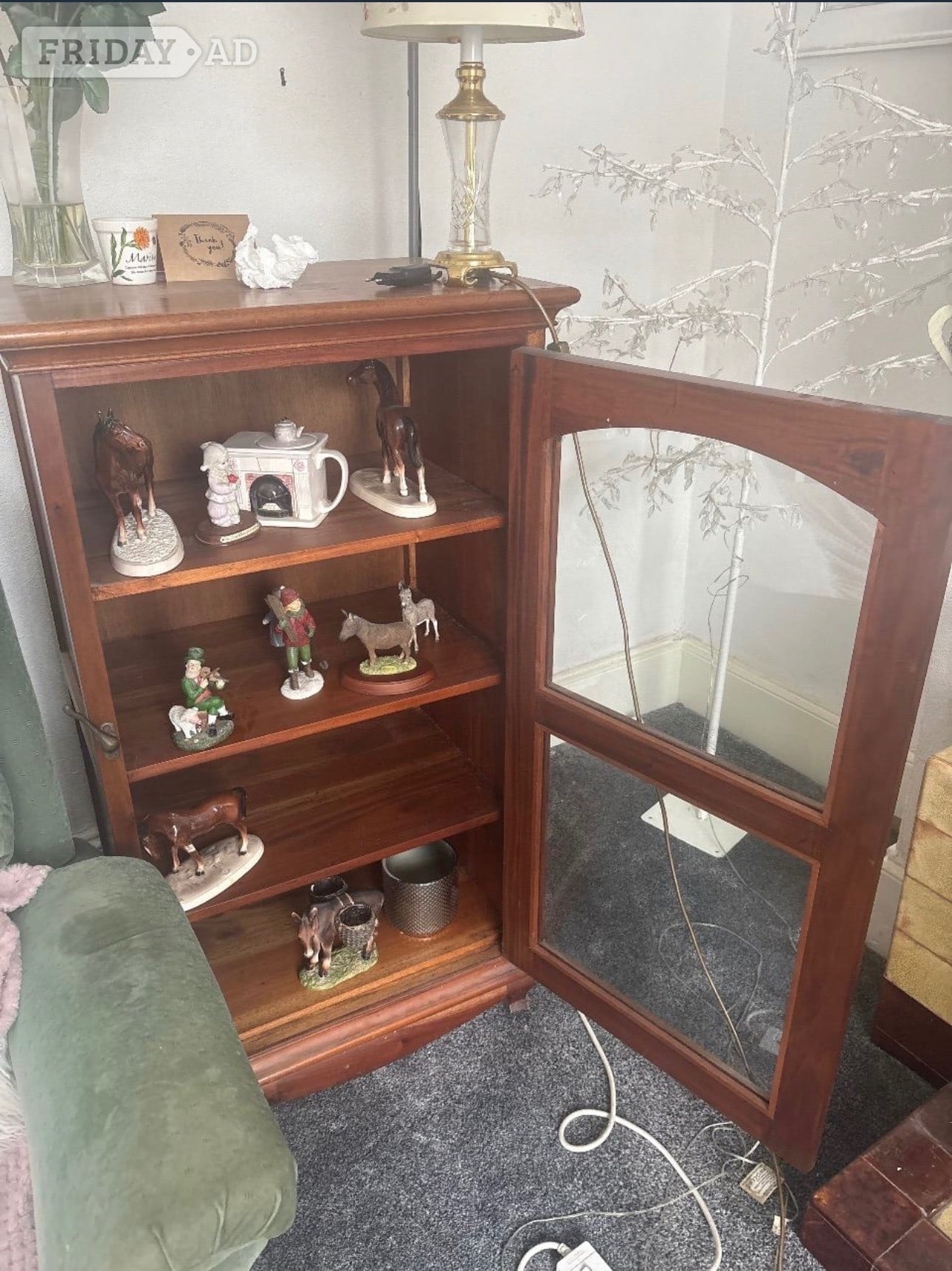 Oak glass cabinet that has a brass handle. - Furniture in Gravesend