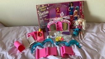 Barbie Shampoo Magic Hair Salon Playset with 1x Barbie