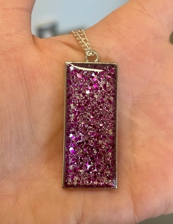 Handmade pink/silver resin pendant unchain