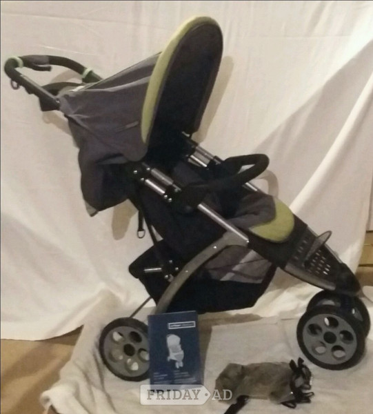 Vesta 3 wheel child buggy in Pulborough