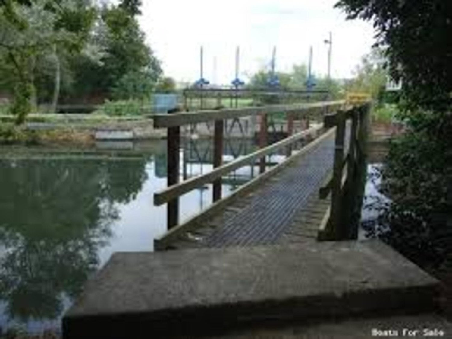 Freehold Luxury UK Residential Mooring Near London | Rent To Buy | RTB | Rent To Own | RTO | Close To Crossrail Train Stations | Camping | Glamping | House Boats | Water Sports | Log Cabins | Pods | Leisure.