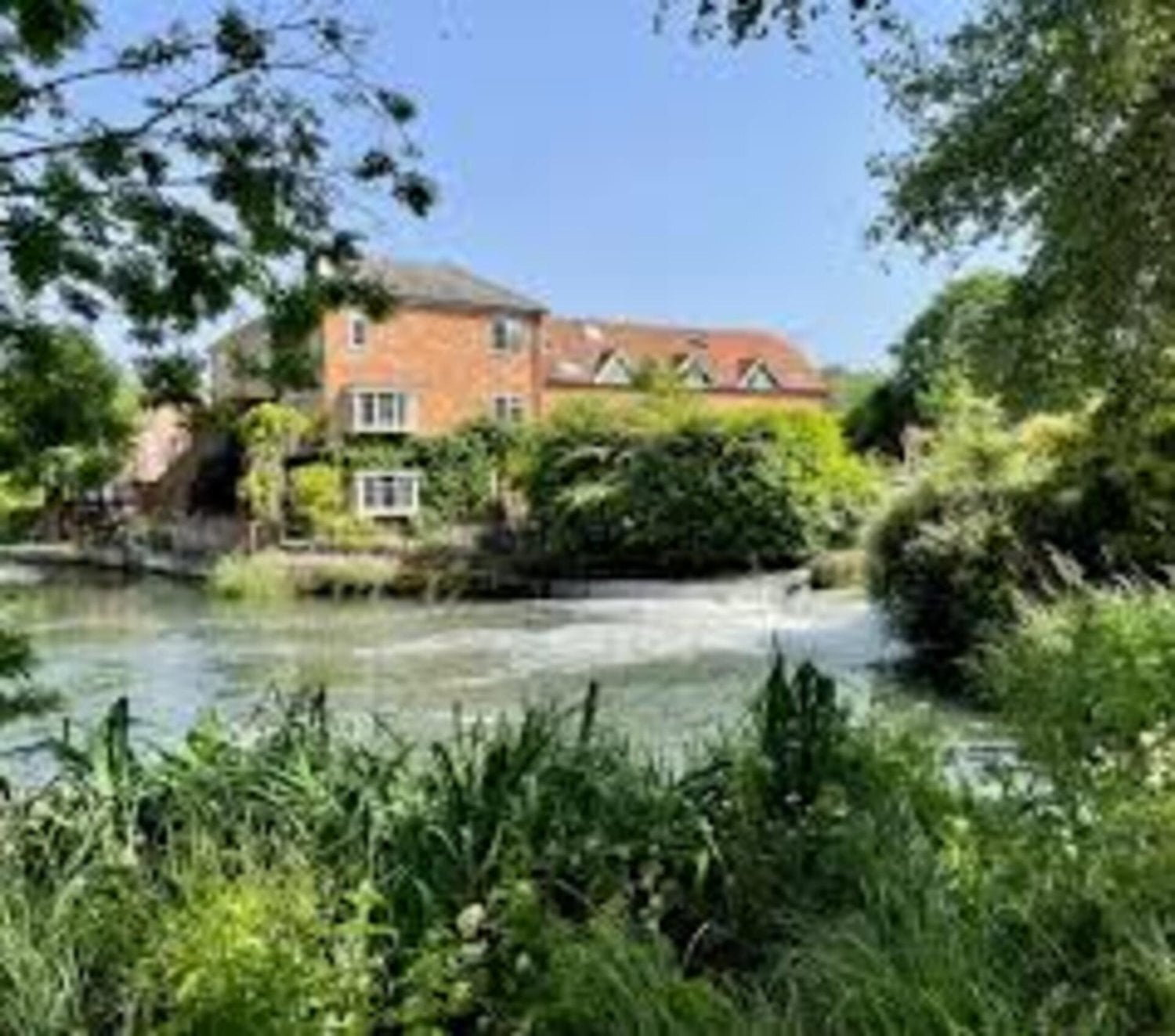Freehold Luxury UK Residential Mooring Near London | Rent To Buy | RTB | Rent To Own | RTO | Close To Crossrail Train Stations | Camping | Glamping | House Boats | Water Sports | Log Cabins | Pods | Leisure. - Land in London