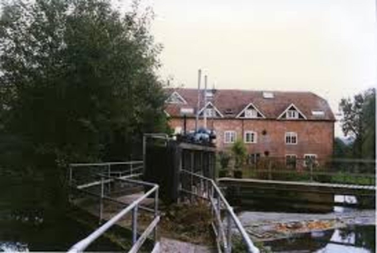 Freehold Luxury UK Residential Mooring Near London | Rent To Buy | RTB | Rent To Own | RTO | Close To Crossrail Train Stations | Camping | Glamping | House Boats | Water Sports | Log Cabins | Pods | Leisure. - Land