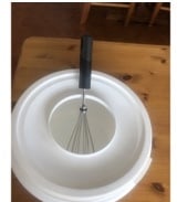 Non-splatter mixing bowl.- 10.5” X 5” high    Calls only