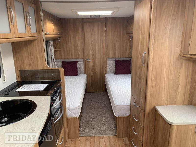 LUNAR CLUBMAN 4 BERTH CARAVAN - Motorhomes & Caravans in Henfield