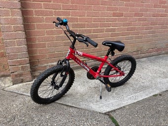 Apollo outrage kids bike 18” wheels red 