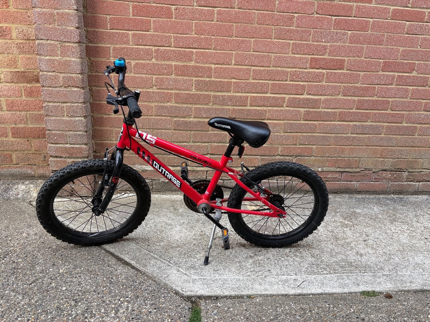 Apollo outrage kids bike 18” wheels red 