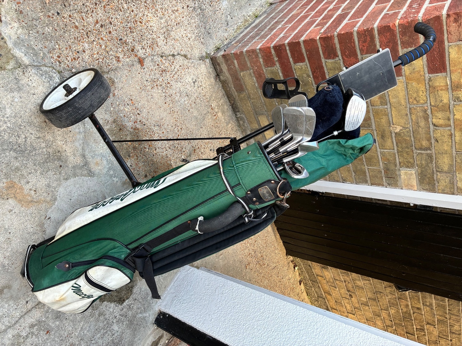 Left hand golf clubs  