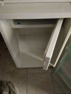 Fridgidaire refridgerator in good working condition.  All parts present.  Now surplus to my requirements.  Free to collector.