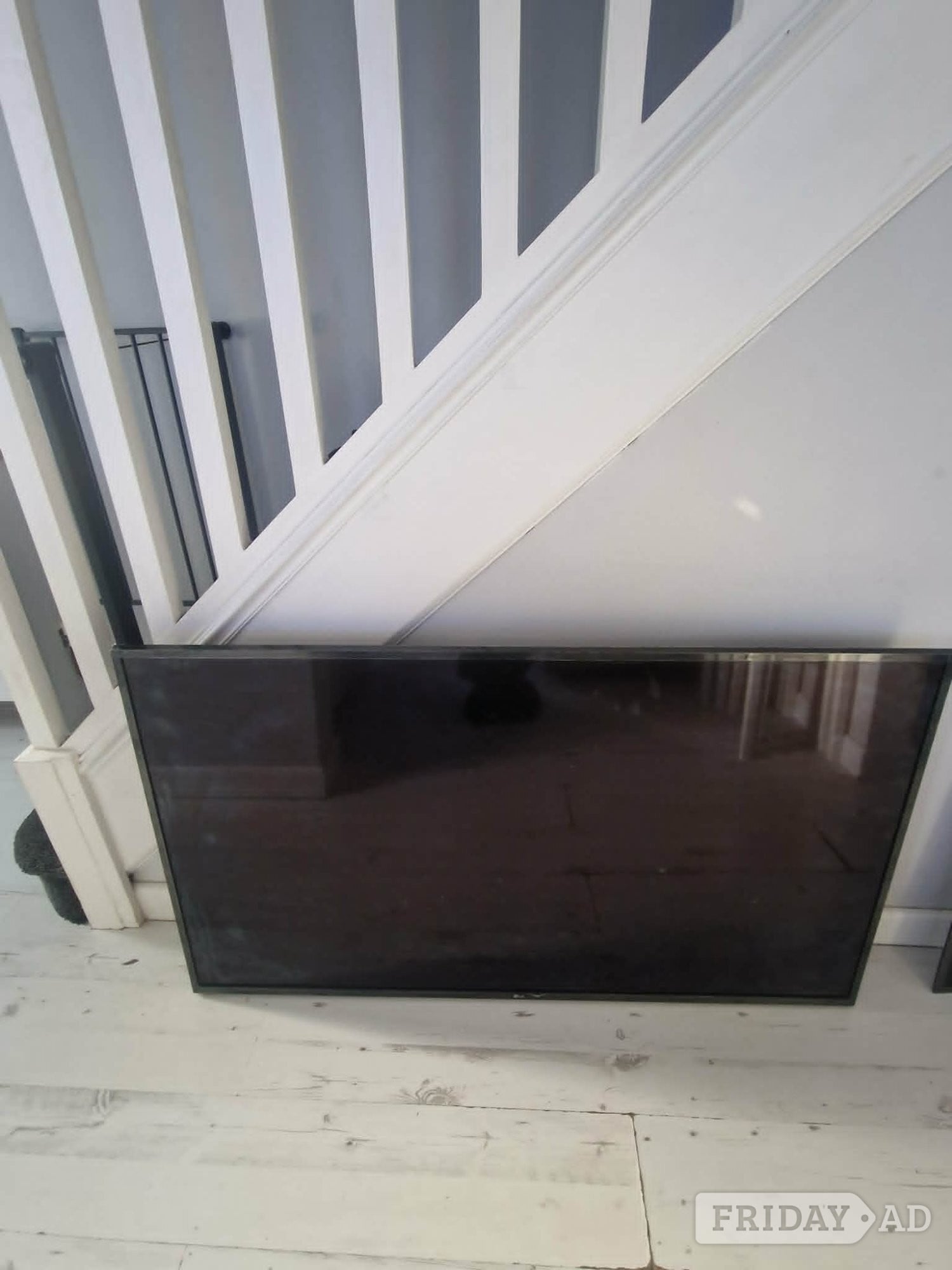Welwyn Garden City Selling this TV for spares or repair. LG 55 inch LCD smart TV. 