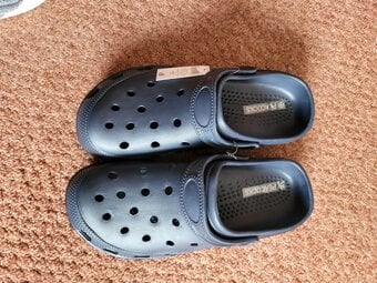 mens " peacocks " crock shoes size 9 see discription