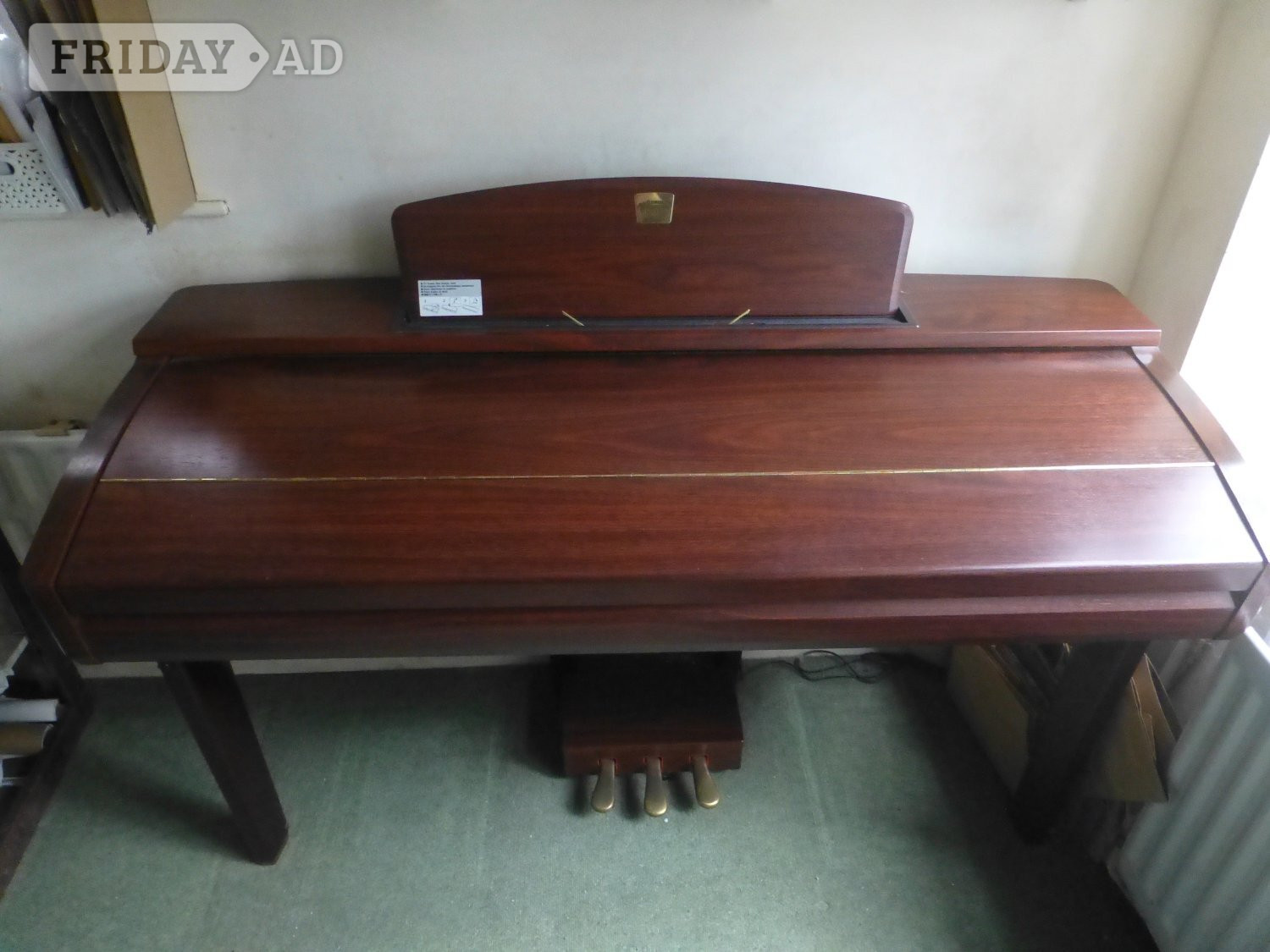 Clavinova CVP 307 electric piano in Reigate