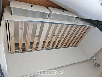 Ikea day bed single pulls out to double