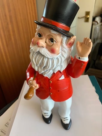 Dapper Gnome with Golf Club