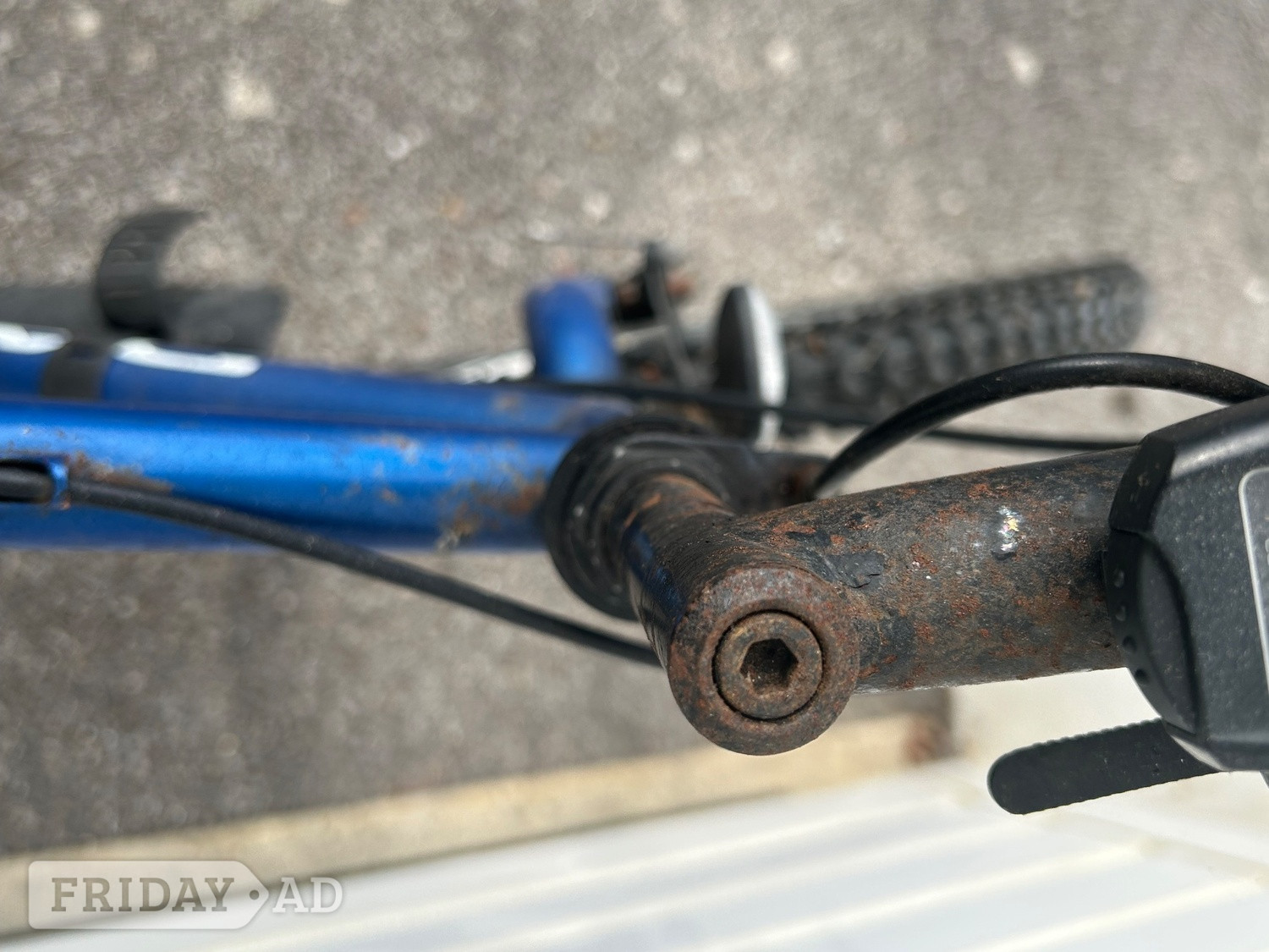 Men’s blue Dakar mountain bike. Light rusting but frame sound. - Bicycles in Bexhill-On-Sea