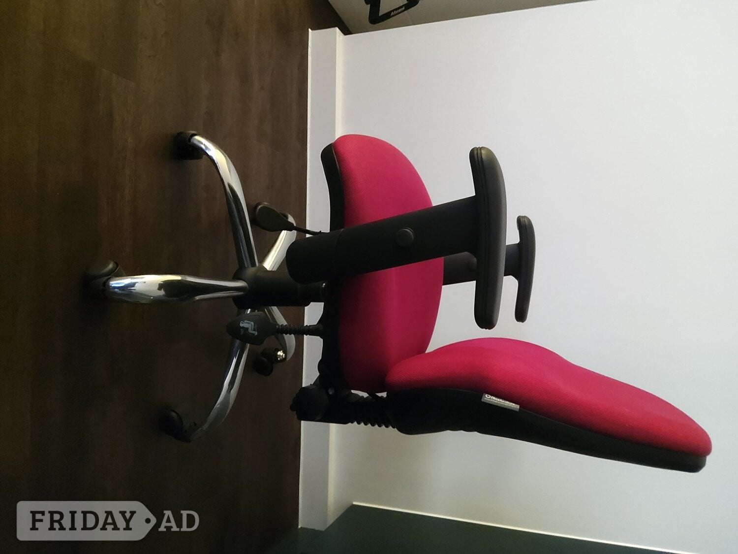 Ergonomic office chair 