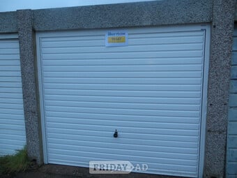 SS8 ~ Lock up Garages/Storage ~ To Rent in Second Ave, Canvey 