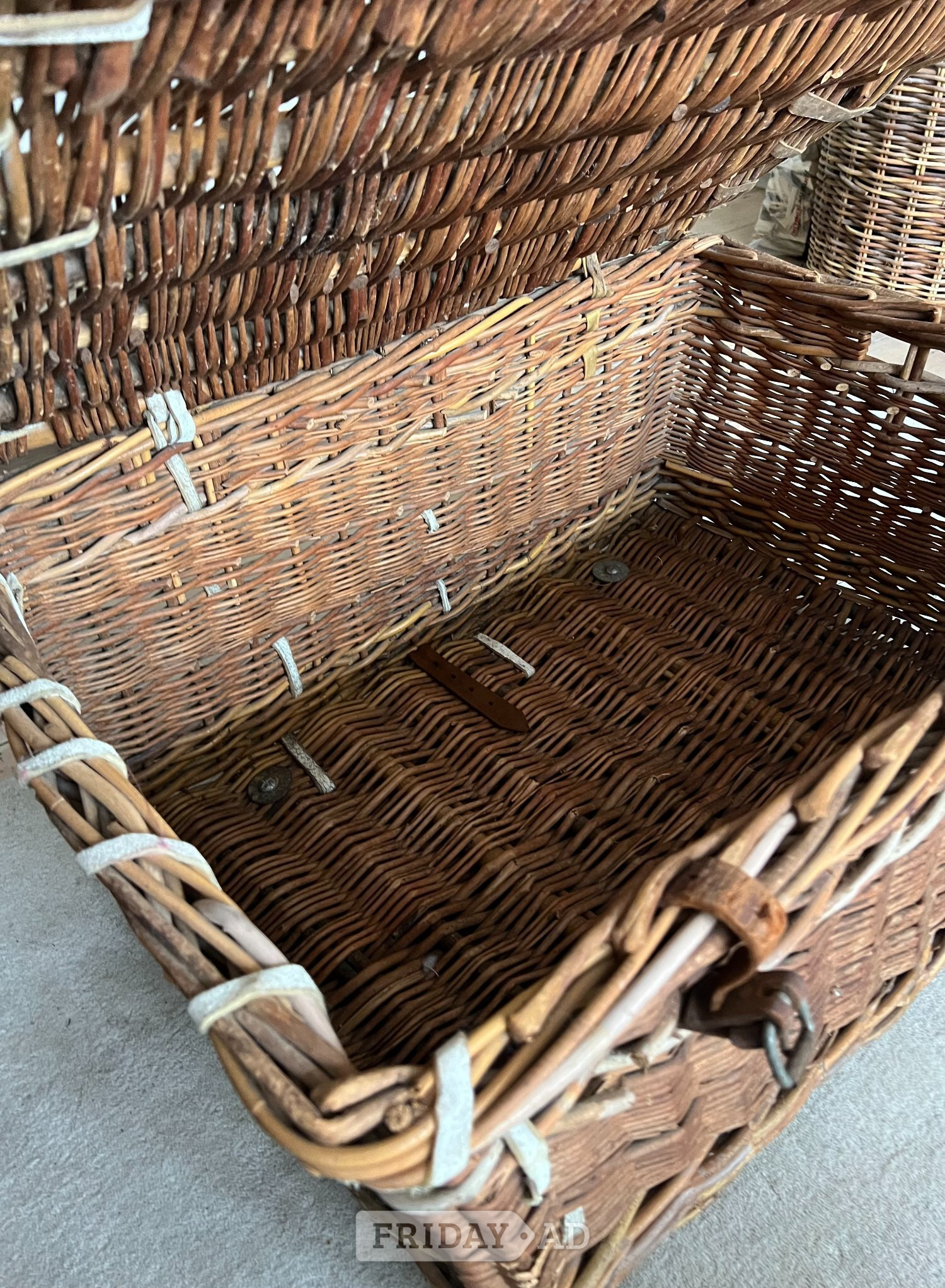 Lewes Vintage 'London Linen' Laundry basket